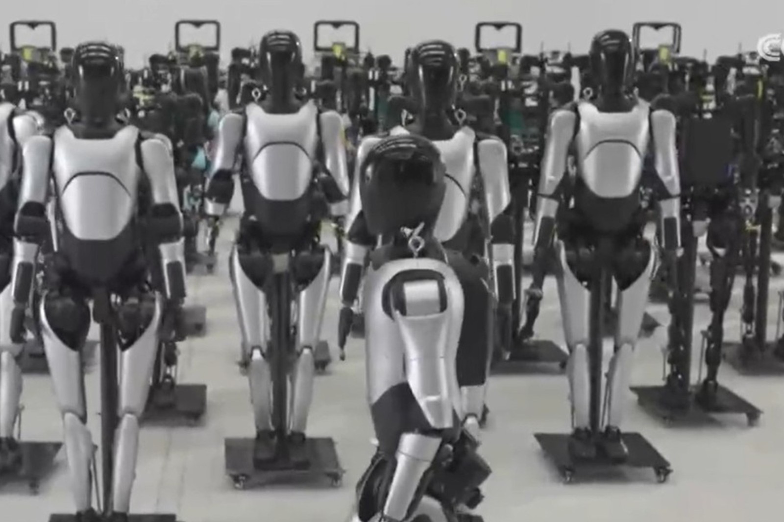 央视报道！揭秘jiuyou九游ninegame机器人量产超级工厂